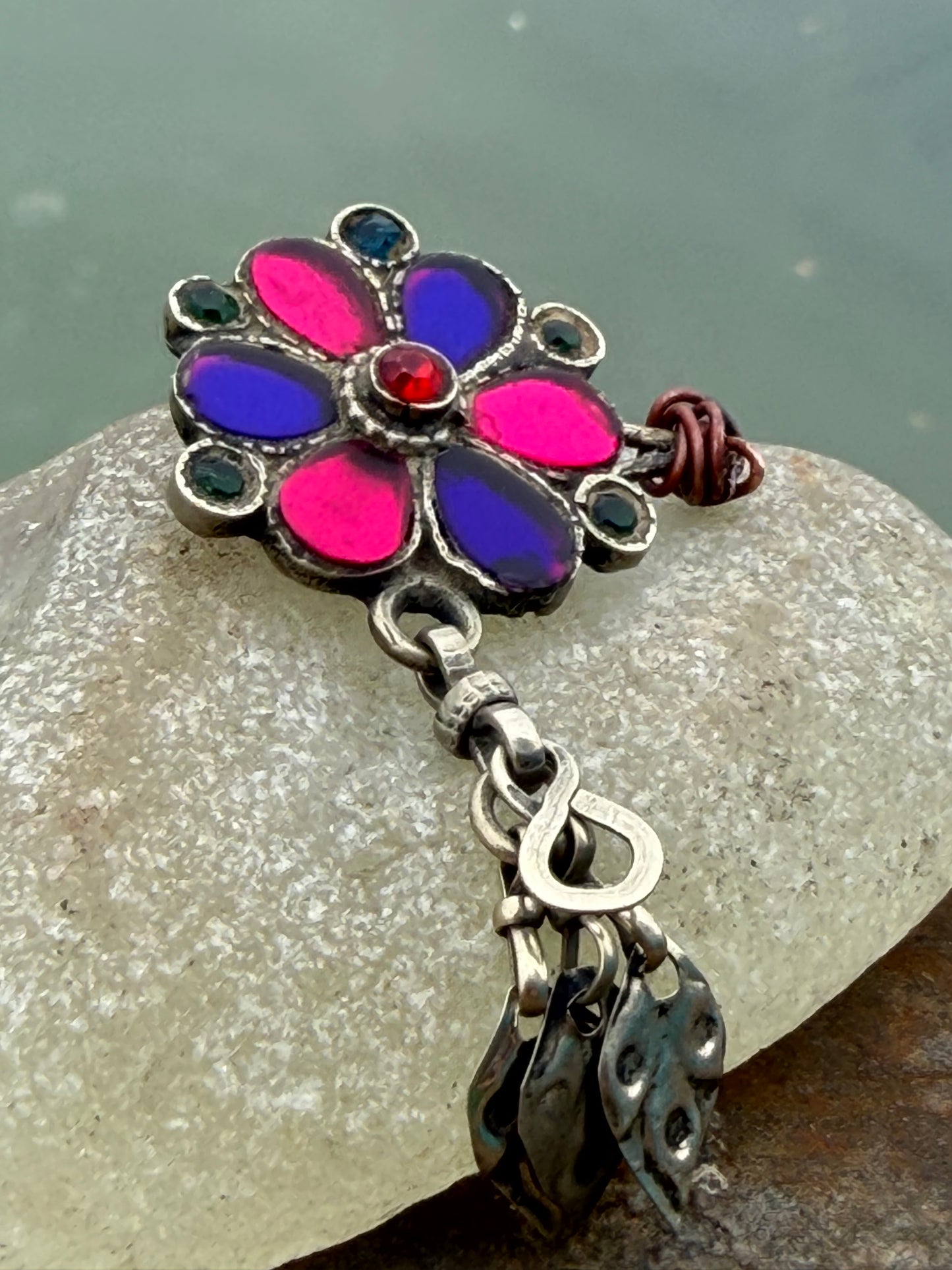 Unusual vintage tie clip / brooch, vintage jewellery, retro jewellery, eco friendly gifts, ethical jewellery, flower pin. Flower tie pin.