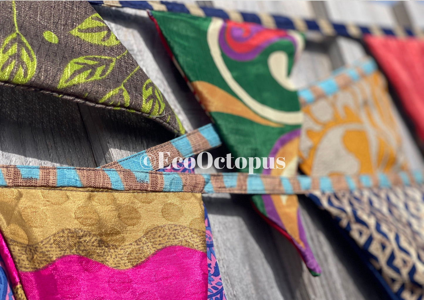 Sari-Wimpelkette. Handgemachte, stilvolle Dekorationen für Ihr Zuhause oder Ihren Garten.