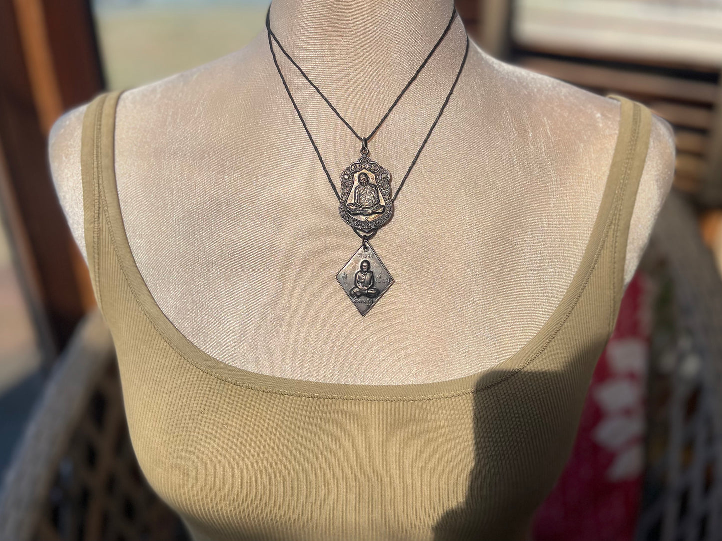 Vintage Thai Buddhist pendant. Antique Buddhist pendant. Thai amulet. Buddha necklace. Buddha jewellery. Yoga jewellery. Vintage necklaces.