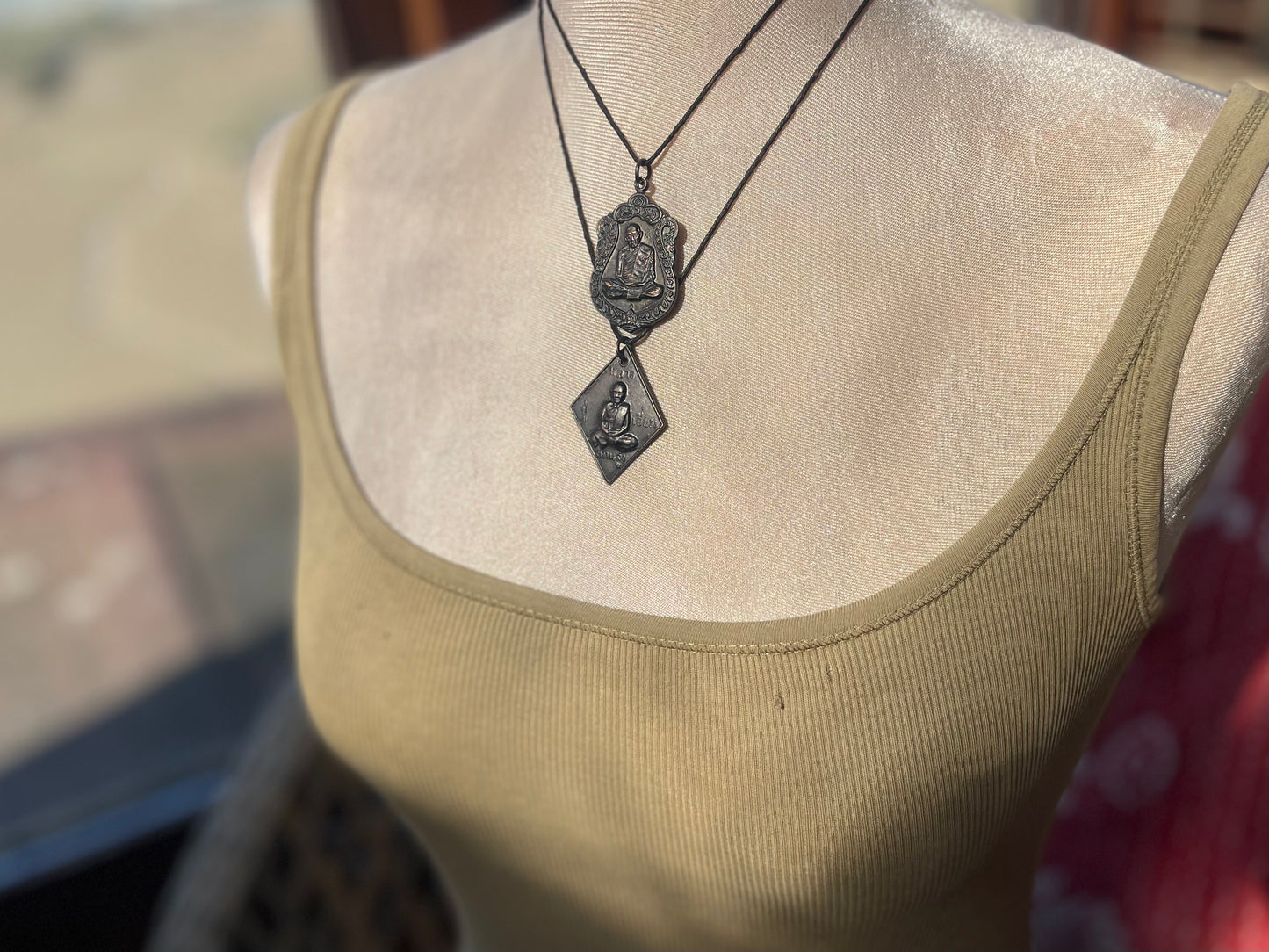 Vintage Thai Buddhist pendant. Antique Buddhist pendant. Thai amulet. Buddha necklace. Buddha jewellery. Yoga jewellery. Vintage necklaces.