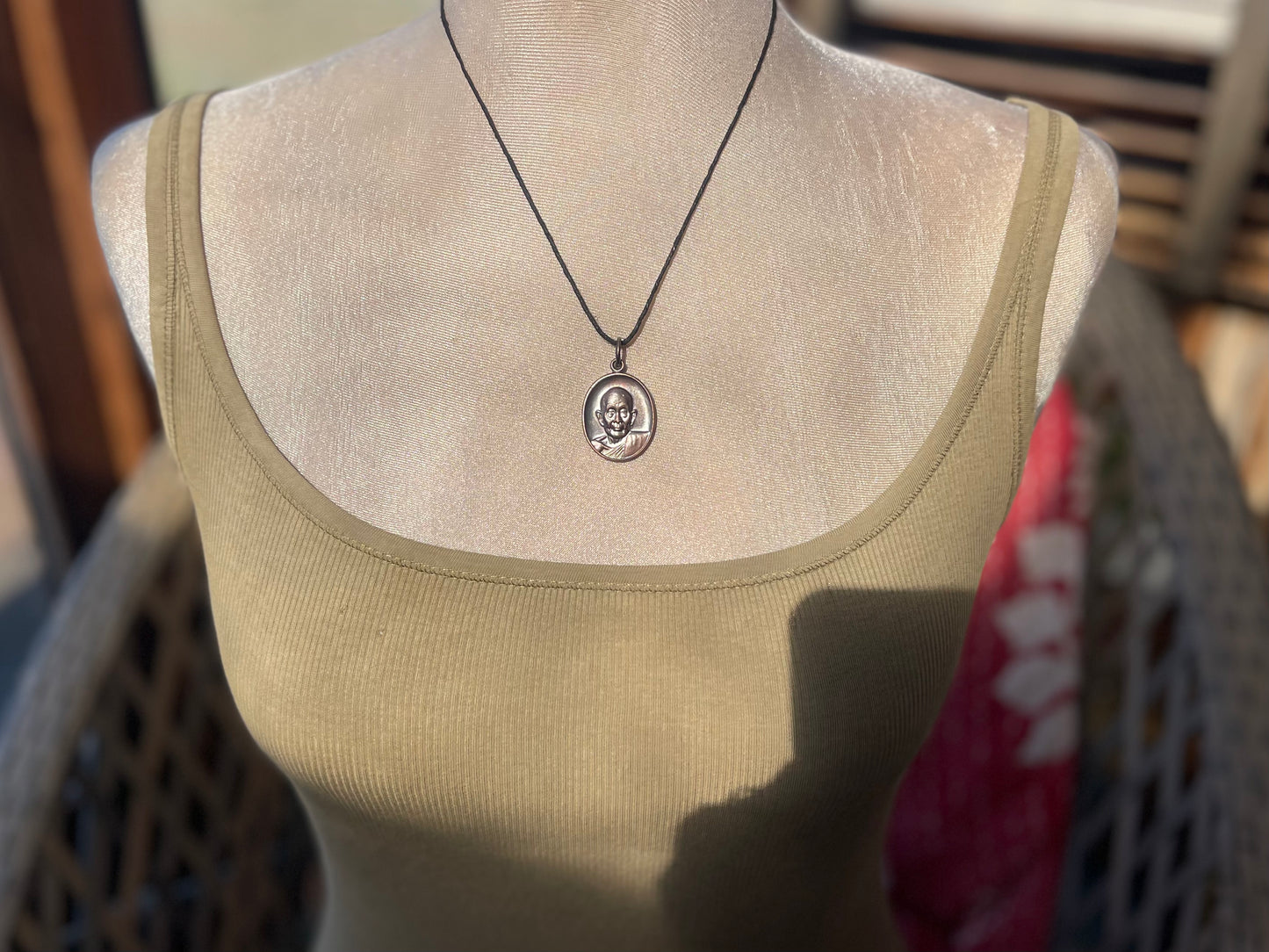 Vintage Thai Buddhist pendant. Antique Buddhist pendant. Thai amulet. Buddha necklace. Buddha jewellery. Yoga jewellery. Vintage necklaces.