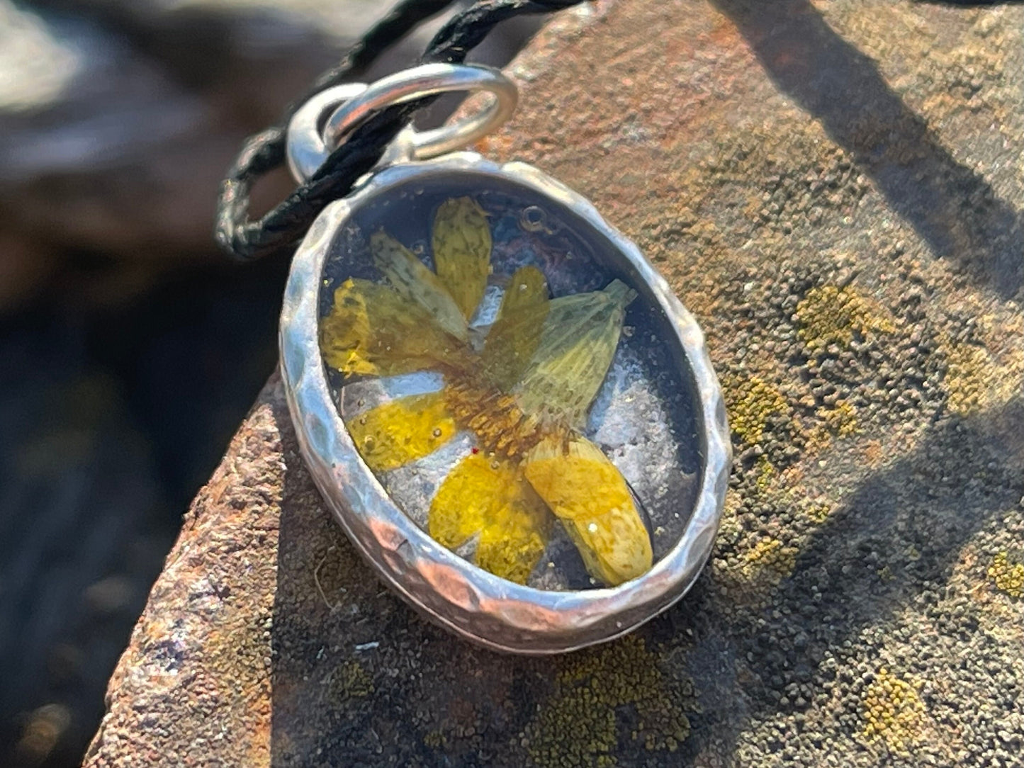 Chamomile necklace, yellow necklace, unique gift for her. Handmade necklace, boho necklace, flower pendant, boho gifts, handmade jewellery