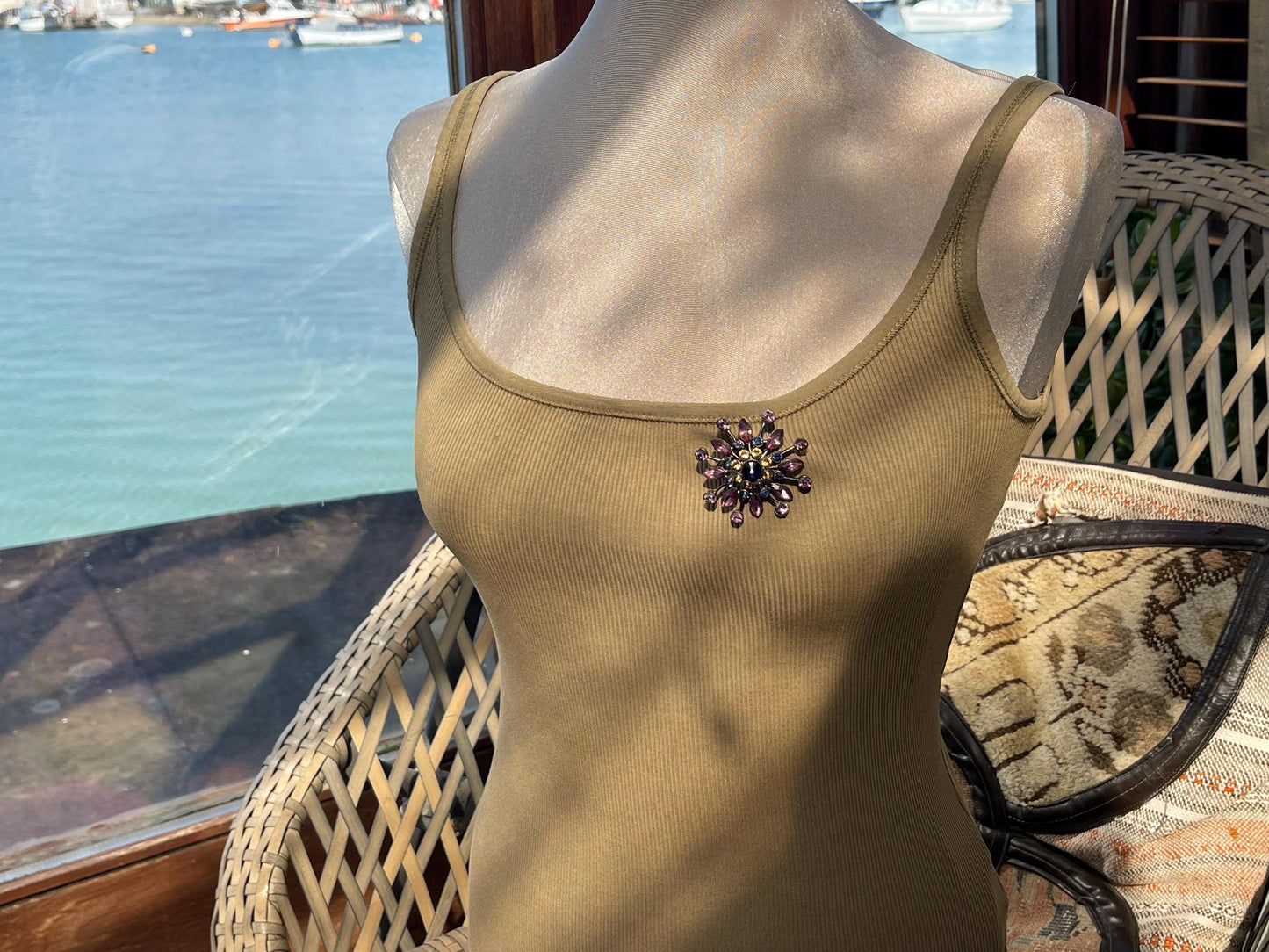 Vintage purple brooch, vintage jewellery, retro jewellery, purple jewellery, eco jewellery, eco friendly gifts for her, ethical jewellery