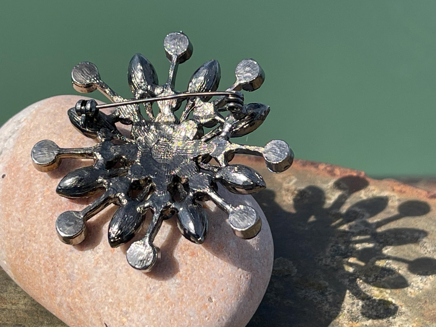 Vintage purple brooch, vintage jewellery, retro jewellery, purple jewellery, eco jewellery, eco friendly gifts for her, ethical jewellery