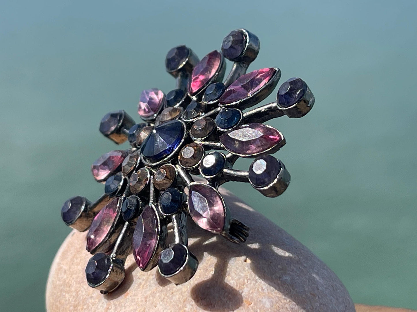 Vintage purple brooch, vintage jewellery, retro jewellery, purple jewellery, eco jewellery, eco friendly gifts for her, ethical jewellery