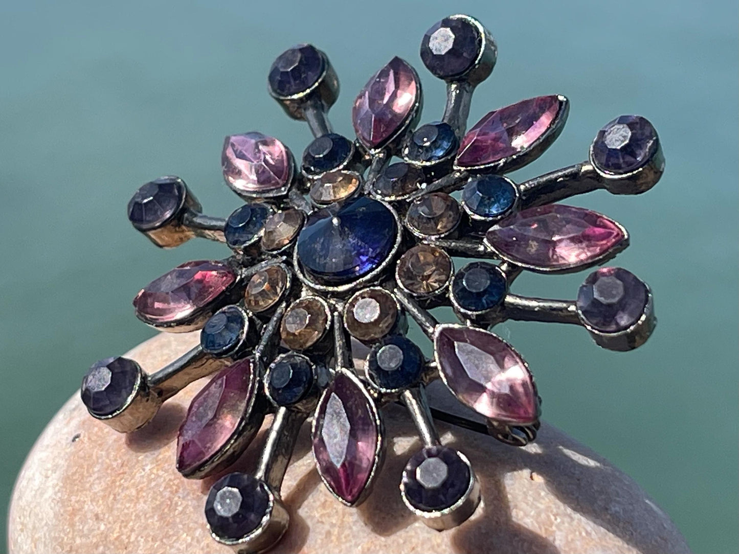 Vintage purple brooch, vintage jewellery, retro jewellery, purple jewellery, eco jewellery, eco friendly gifts for her, ethical jewellery