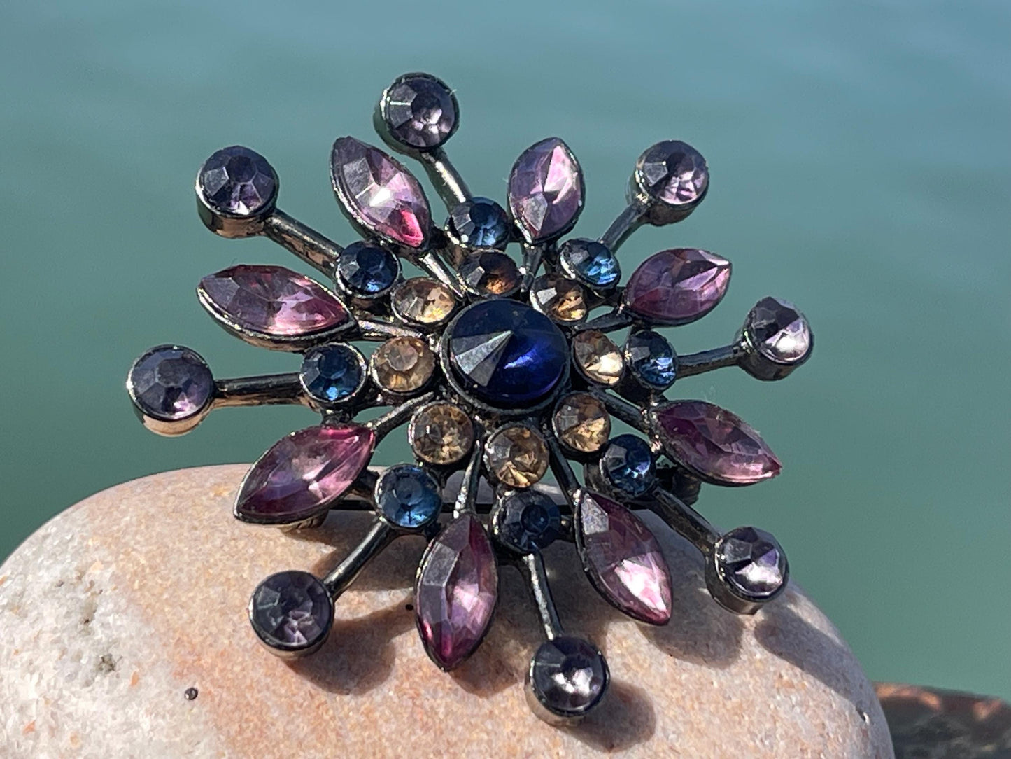 Vintage purple brooch, vintage jewellery, retro jewellery, purple jewellery, eco jewellery, eco friendly gifts for her, ethical jewellery