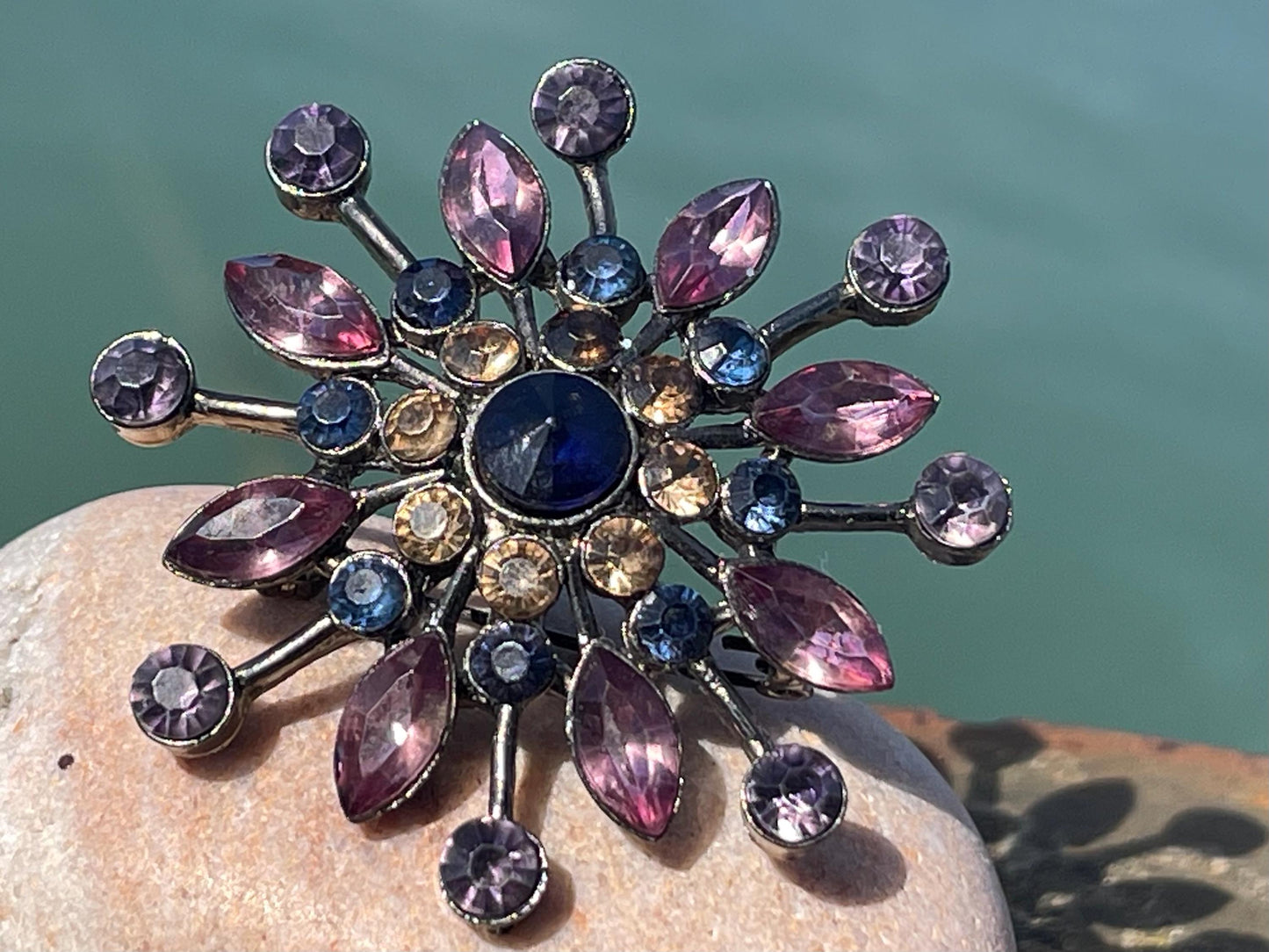 Vintage purple brooch, vintage jewellery, retro jewellery, purple jewellery, eco jewellery, eco friendly gifts for her, ethical jewellery