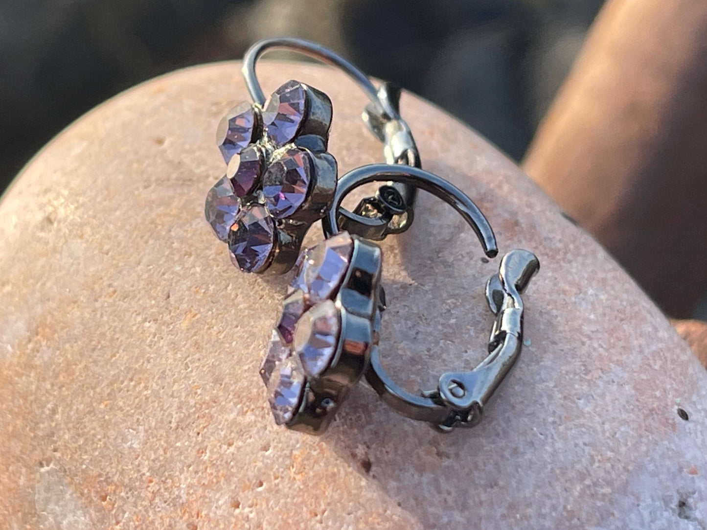 Vintage clip on earrings, vintage jewellery, ethical jewellery, boho jewellery, retro clip on earrings, eco friendly gifts, flower earrings