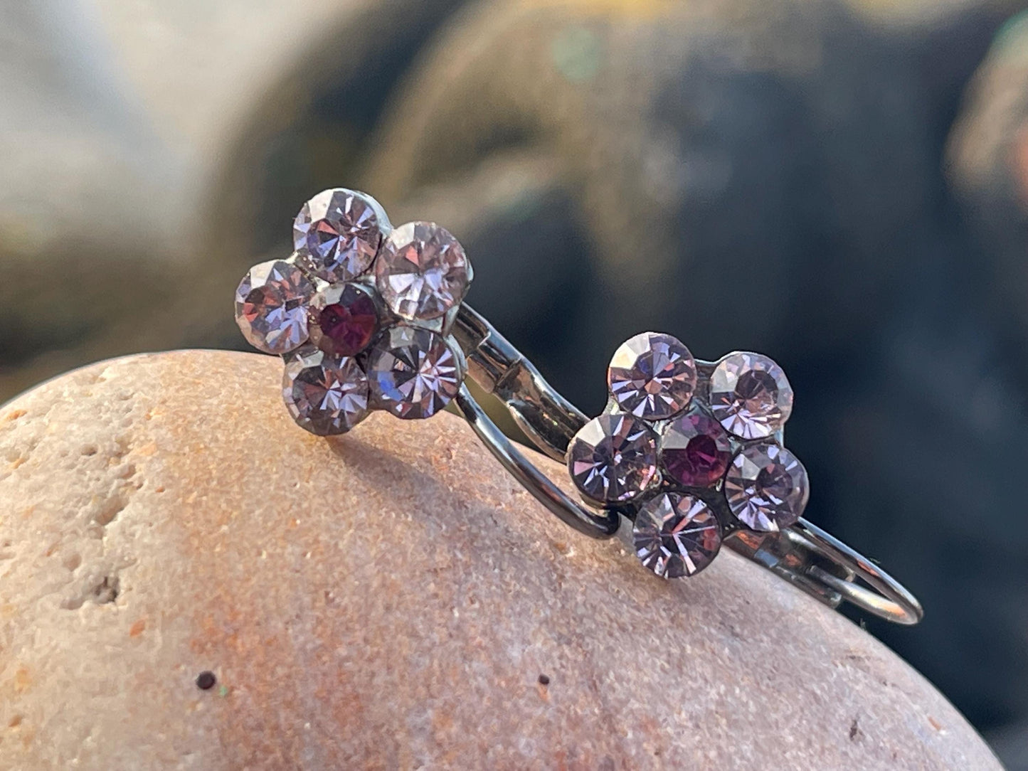 Vintage clip on earrings, vintage jewellery, ethical jewellery, boho jewellery, retro clip on earrings, eco friendly gifts, flower earrings