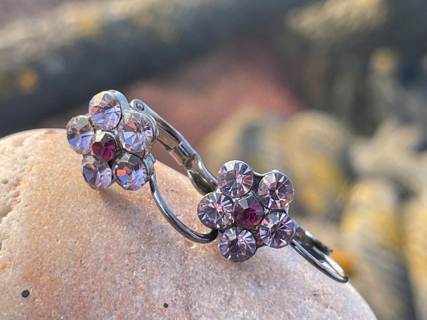 Vintage clip on earrings, vintage jewellery, ethical jewellery, boho jewellery, retro clip on earrings, eco friendly gifts, flower earrings