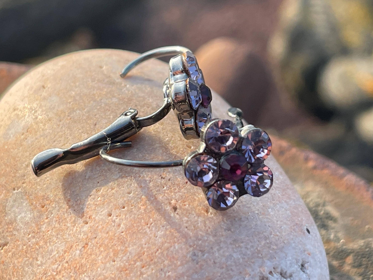 Vintage clip on earrings, vintage jewellery, ethical jewellery, boho jewellery, retro clip on earrings, eco friendly gifts, flower earrings