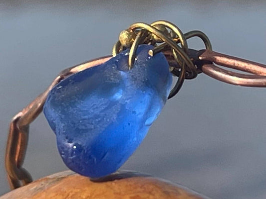 Blue sea glass and recycled copper bracelet. Eco friendly rustic beach jewellery. Unique boho jewellery. Blue sea glass bracelet. Ethical