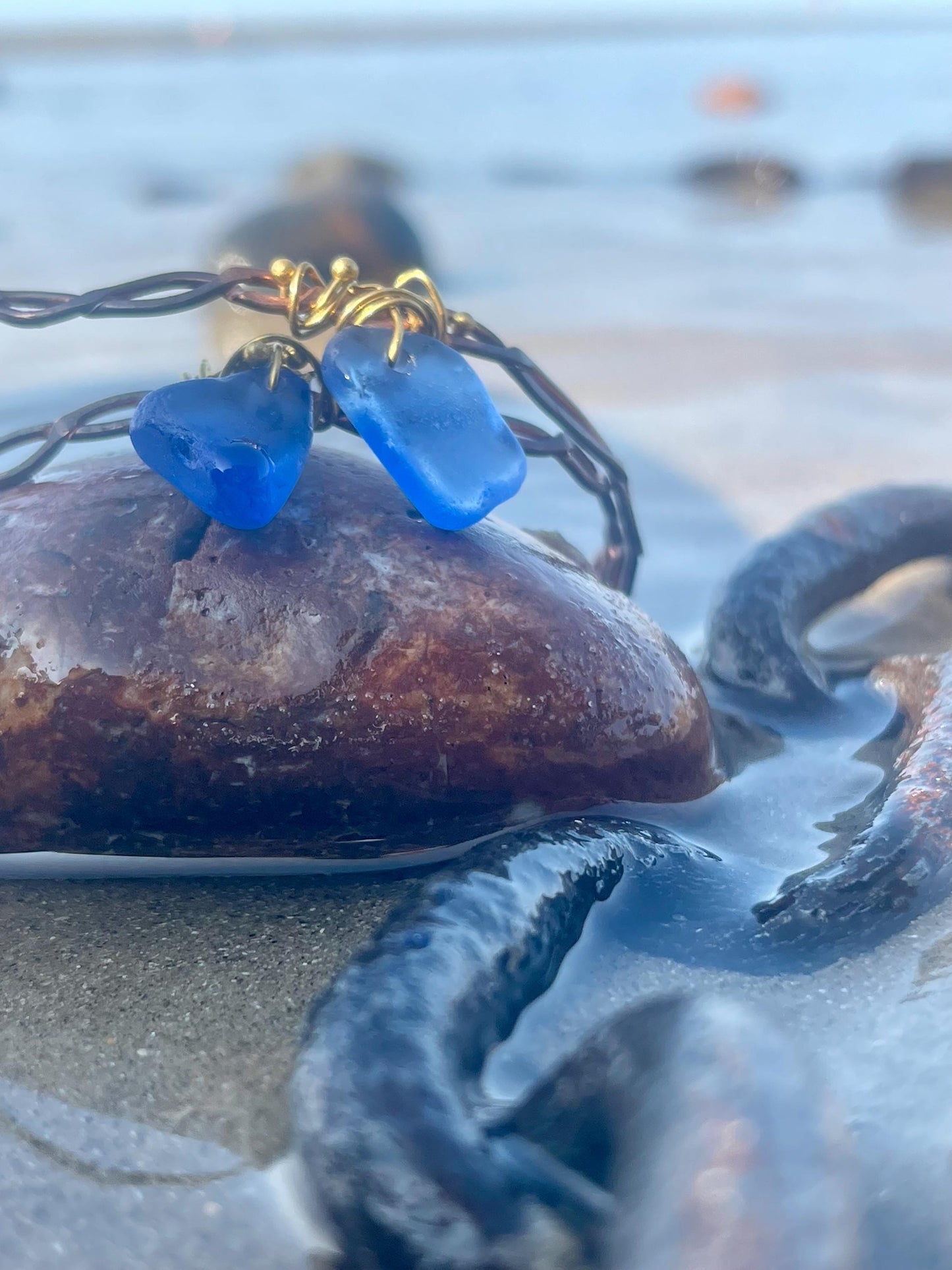 Blue sea glass and recycled copper bracelet. Eco friendly rustic beach jewellery. Unique boho jewellery. Blue sea glass bracelet. Ethical