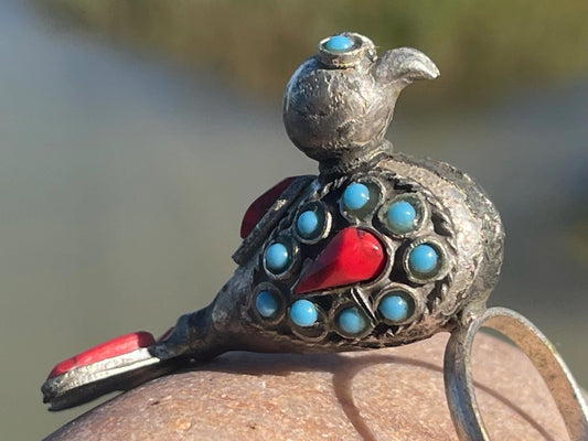 Large vintage bird ring, silver bird ring, vintage jewellery, boho jewellery, ethical jewellery, gypsy ring. Gypsy jewellery, red bird ring