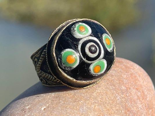 Fabulous vintage ring, large black ring, boho vintage jewellery, ethical jewellery, gypsy ring. Gypsy jewellery, statement jewellery