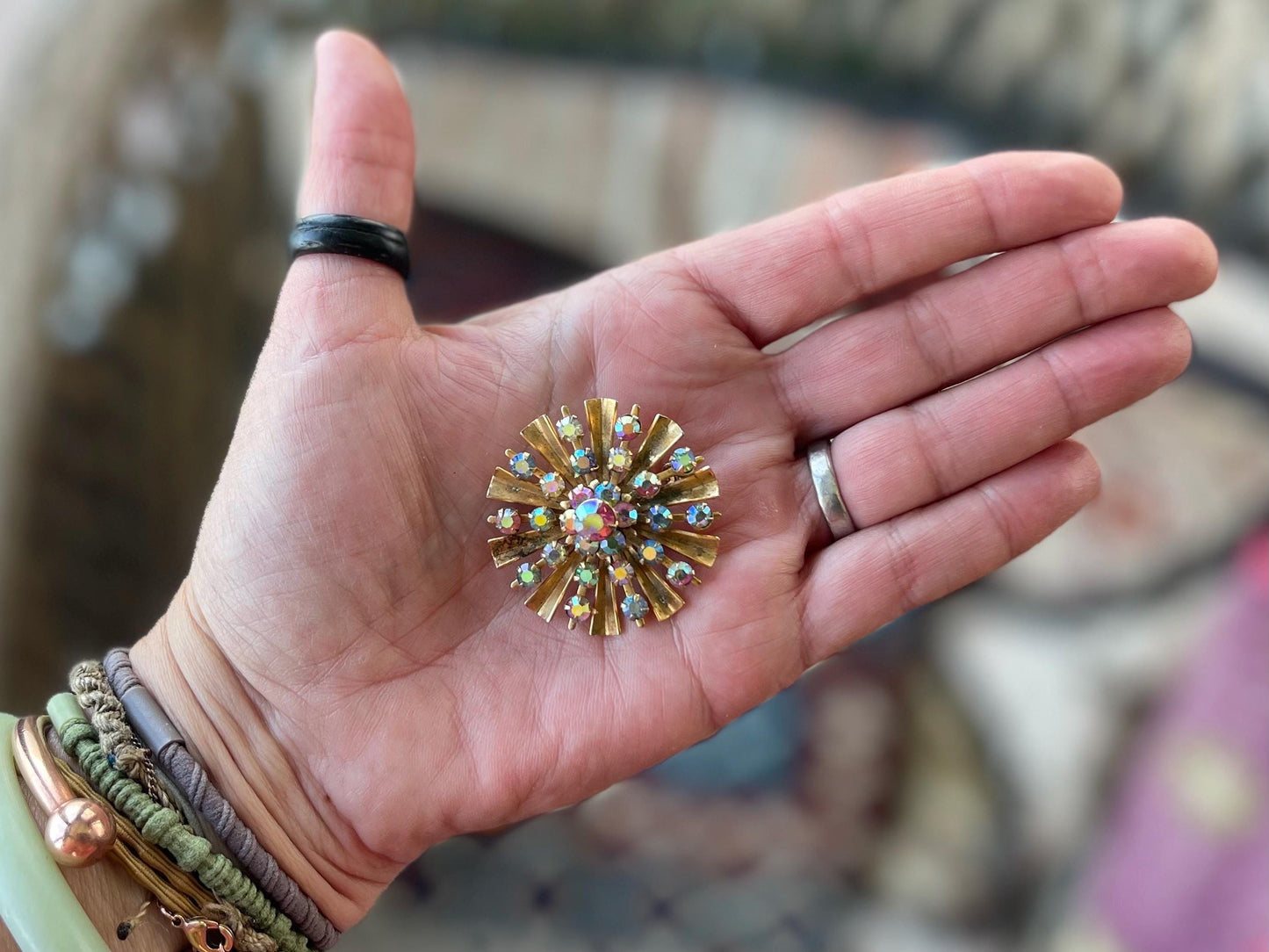 Stunning vintage brooch, vintage jewellery, retro jewellery, flower brooch, eco friendly gifts for her, ethical jewellery, daisy brooch