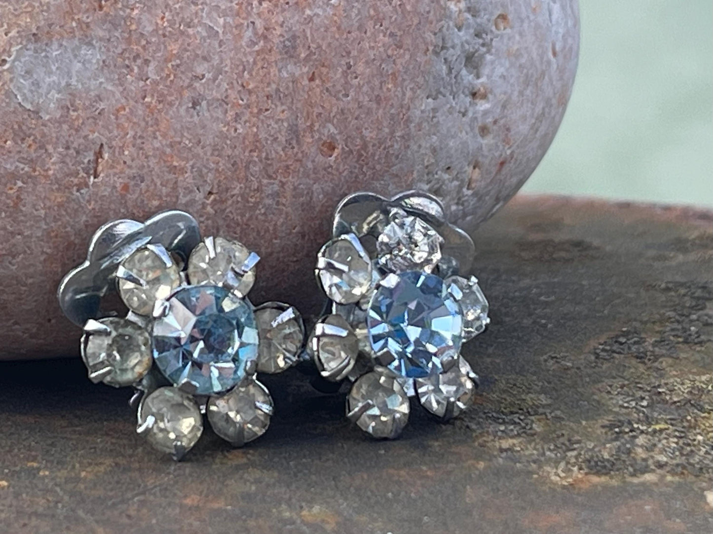 Vintage clip on earrings, vintage jewellery, ethical jewellery, boho jewellery, retro clip on earrings, eco friendly gifts, flower earrings