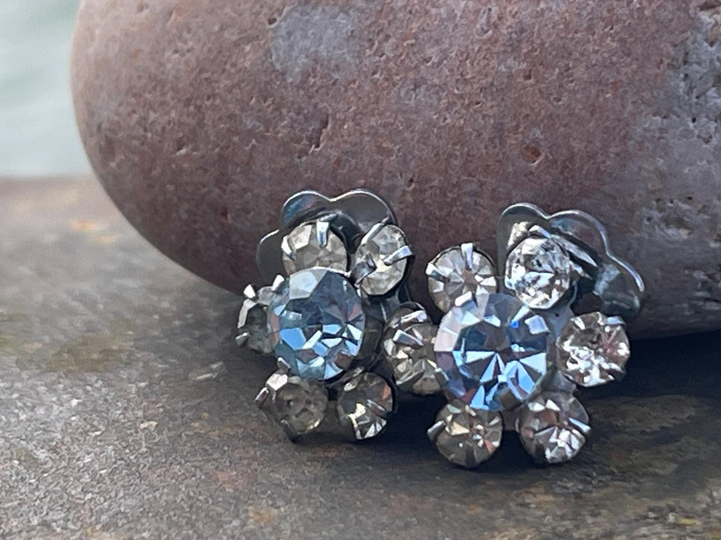 Vintage clip on earrings, vintage jewellery, ethical jewellery, boho jewellery, retro clip on earrings, eco friendly gifts, flower earrings