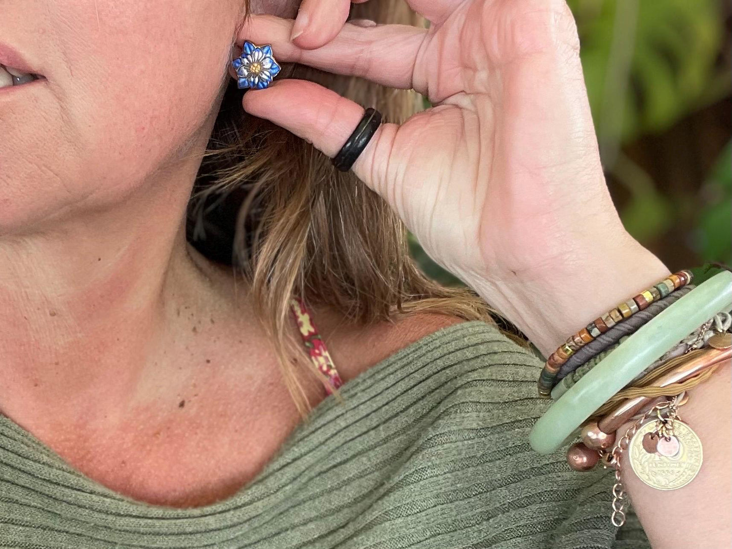 Vintage clip on earrings, vintage jewellery, ethical jewellery, boho jewellery, retro clip on earrings, eco friendly gifts, flower earrings