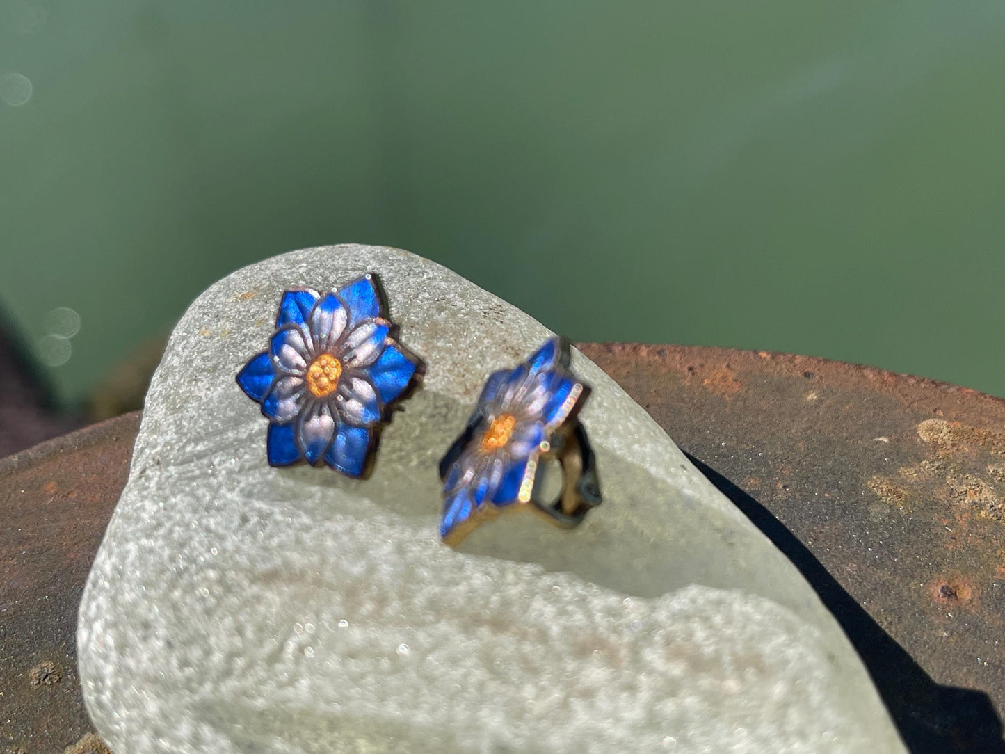 Vintage clip on earrings, vintage jewellery, ethical jewellery, boho jewellery, retro clip on earrings, eco friendly gifts, flower earrings