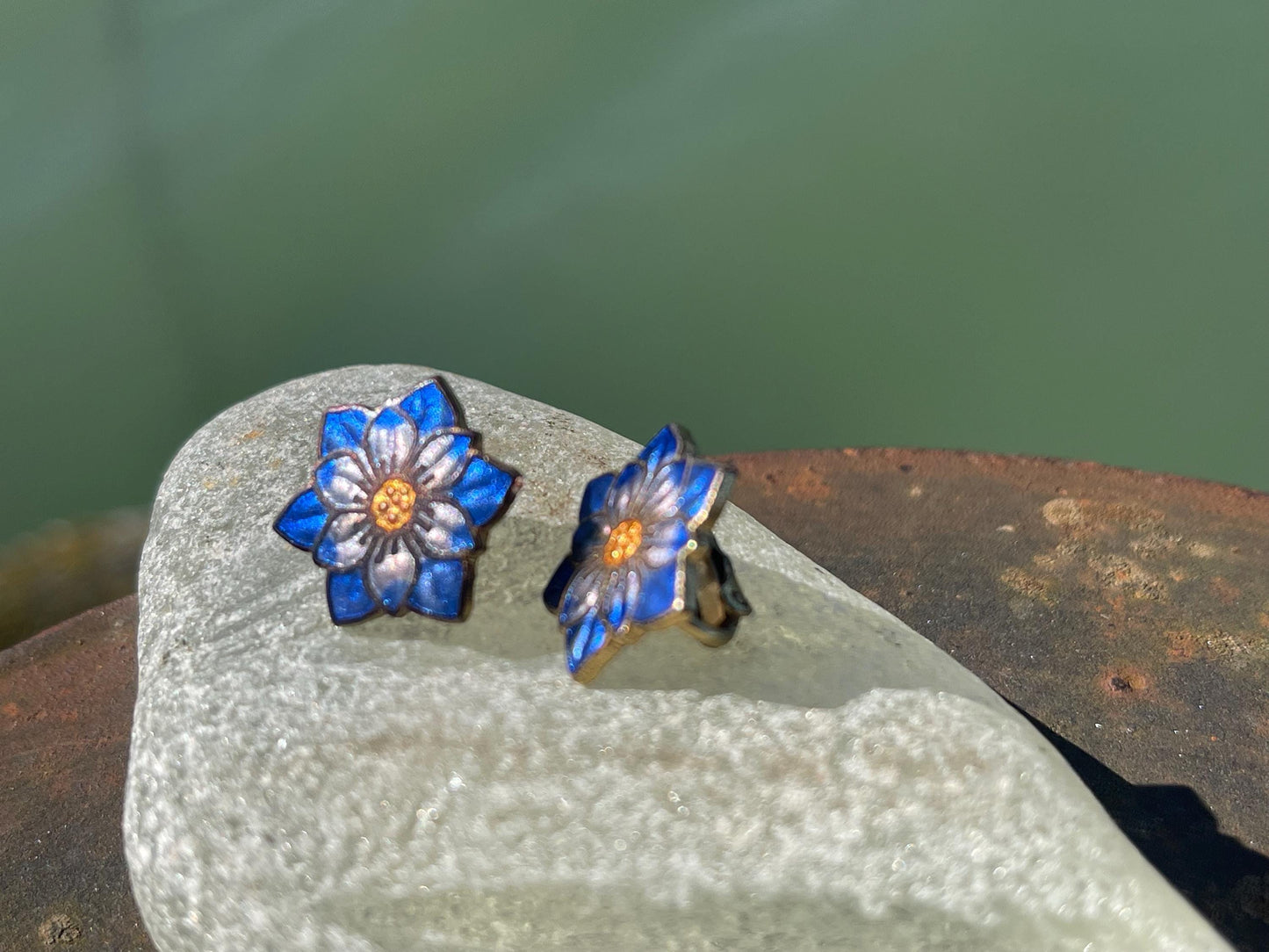 Vintage clip on earrings, vintage jewellery, ethical jewellery, boho jewellery, retro clip on earrings, eco friendly gifts, flower earrings