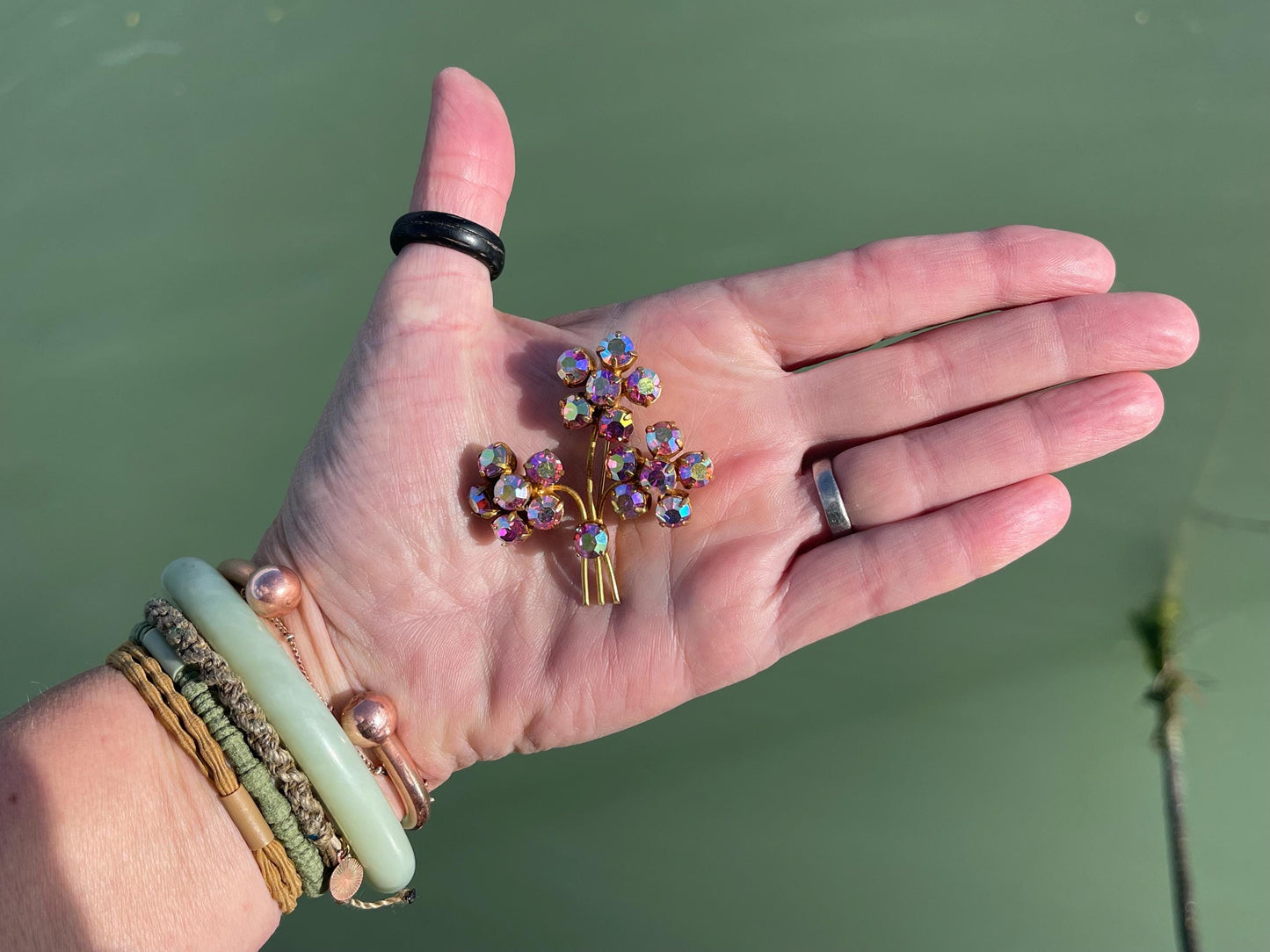 Stunning vintage brooch, vintage jewellery, retro jewellery, flower brooch, eco friendly gifts for her, ethical jewellery, daisy brooch