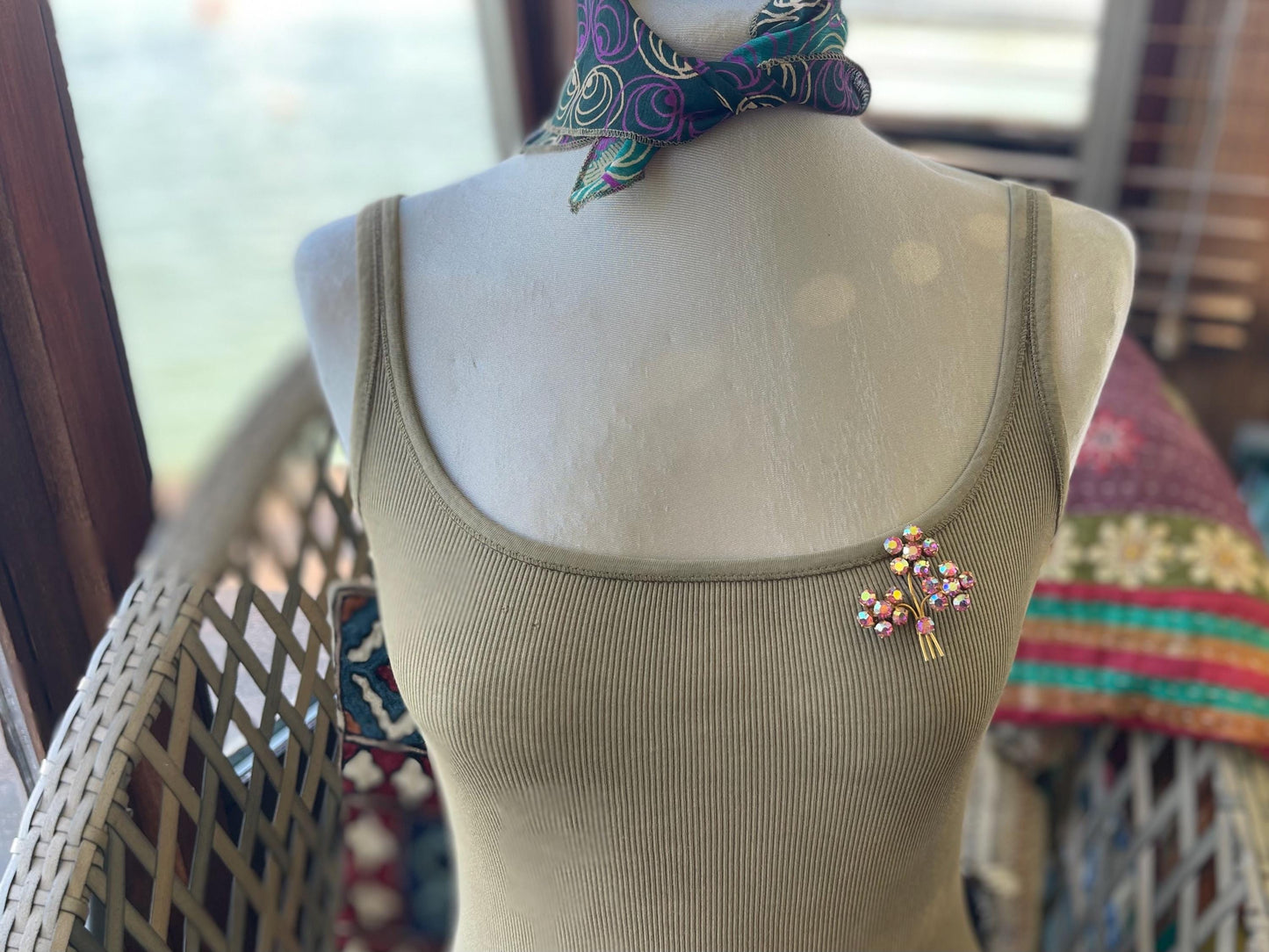 Stunning vintage brooch, vintage jewellery, retro jewellery, flower brooch, eco friendly gifts for her, ethical jewellery, daisy brooch