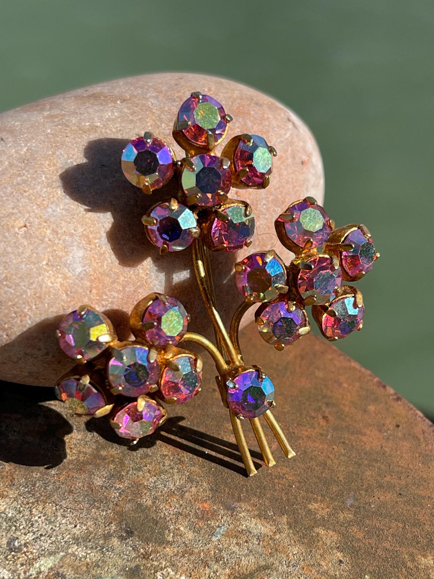 Stunning vintage brooch, vintage jewellery, retro jewellery, flower brooch, eco friendly gifts for her, ethical jewellery, daisy brooch