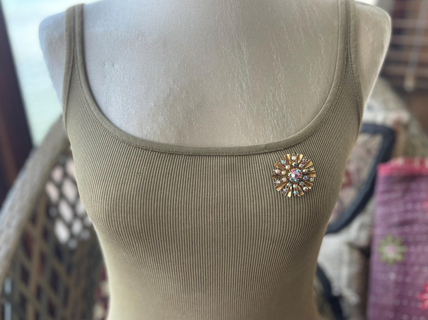 Stunning vintage brooch, vintage jewellery, retro jewellery, flower brooch, eco friendly gifts for her, ethical jewellery, daisy brooch