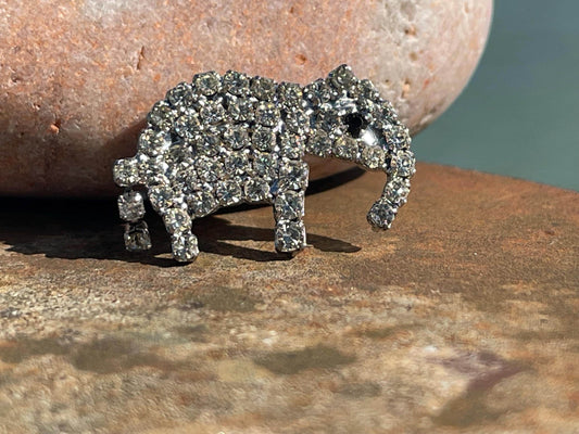 Little elephant brooch, vintage jewellery, retro jewellery, unusual jewellery, elephant jewellery, eco friendly gifts, ethical jewellery