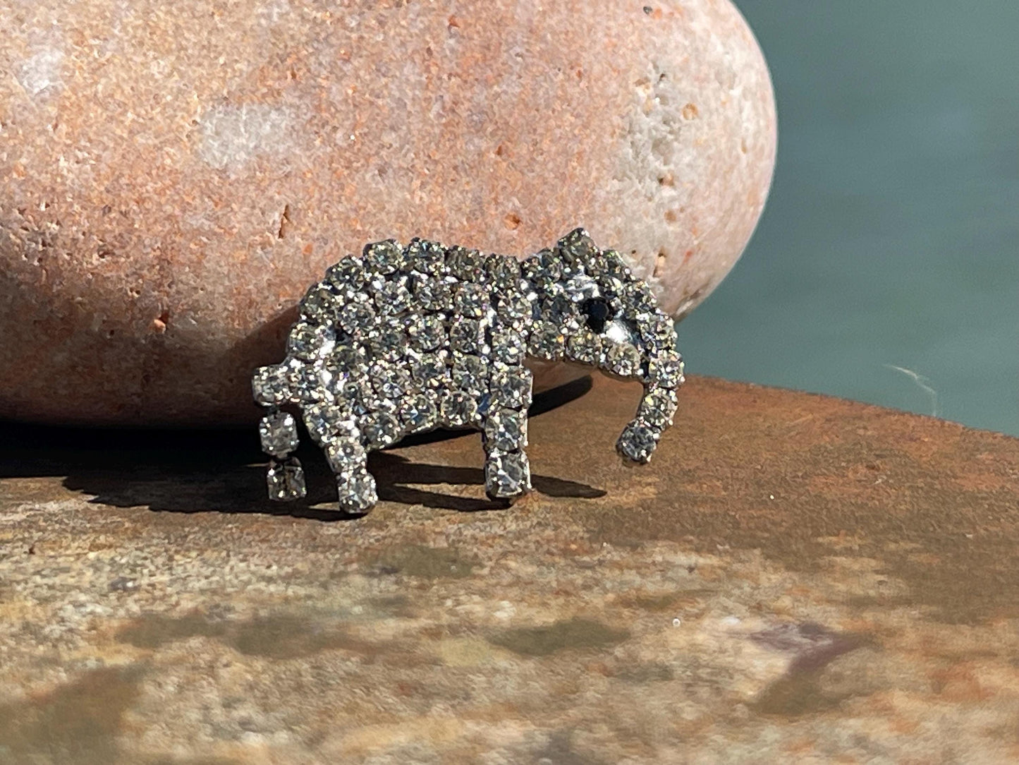 Little elephant brooch, vintage jewellery, retro jewellery, unusual jewellery, elephant jewellery, eco friendly gifts, ethical jewellery