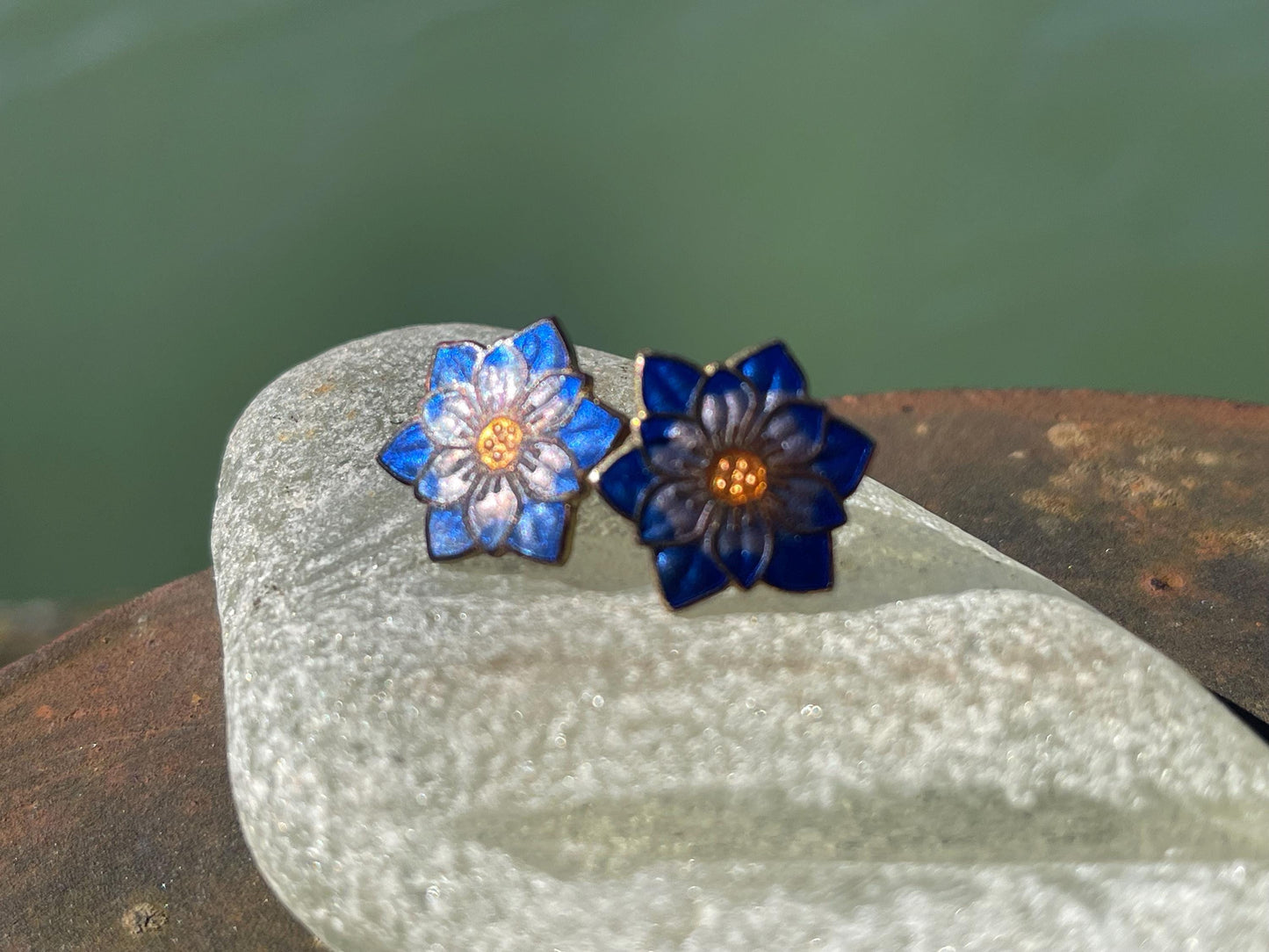 Vintage clip on earrings, vintage jewellery, ethical jewellery, boho jewellery, retro clip on earrings, eco friendly gifts, flower earrings