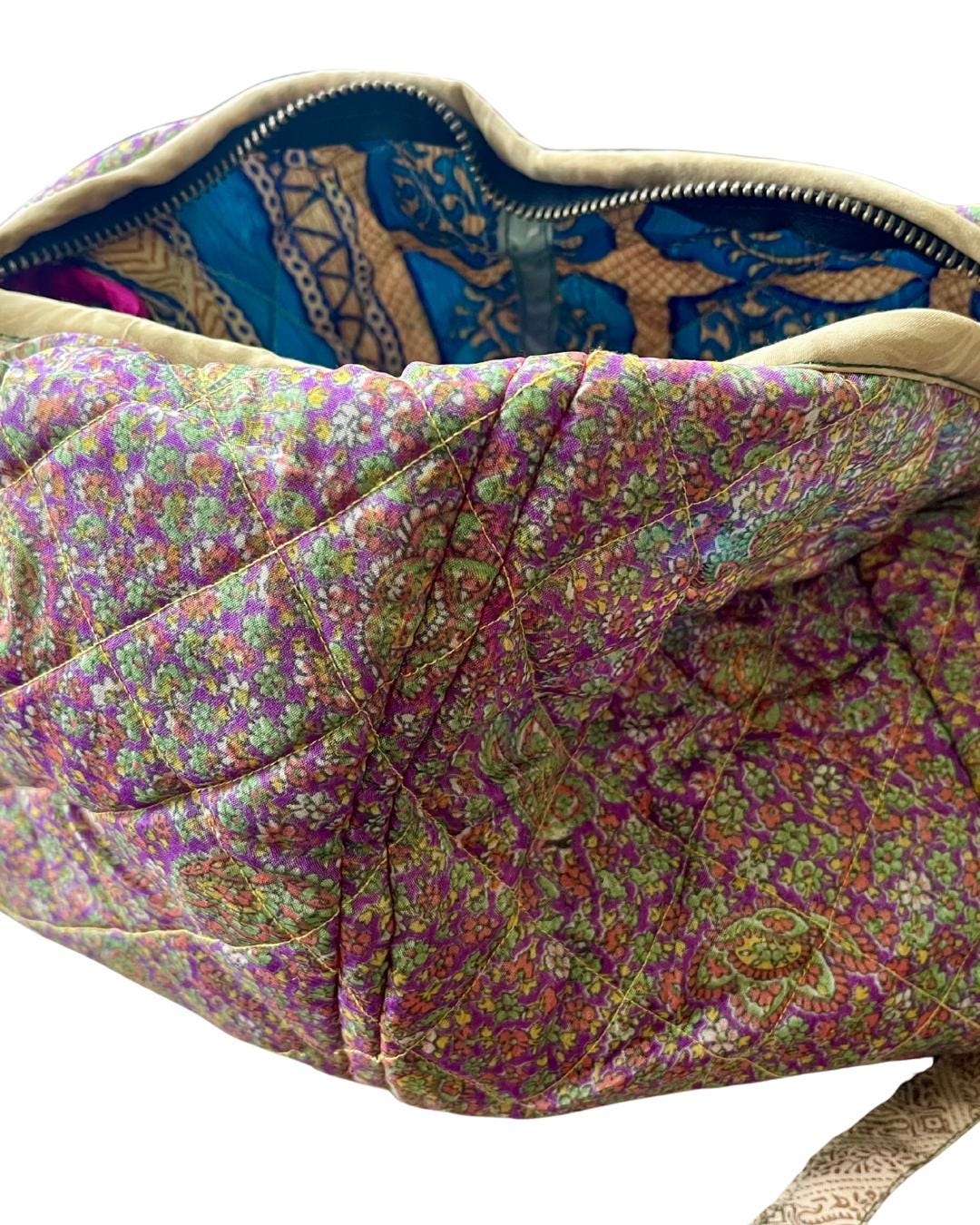 Large zip up recycled wash bag with 4 internal pockets. Wide range of colours. Made from recycled saris. Eco friendly wash bags.