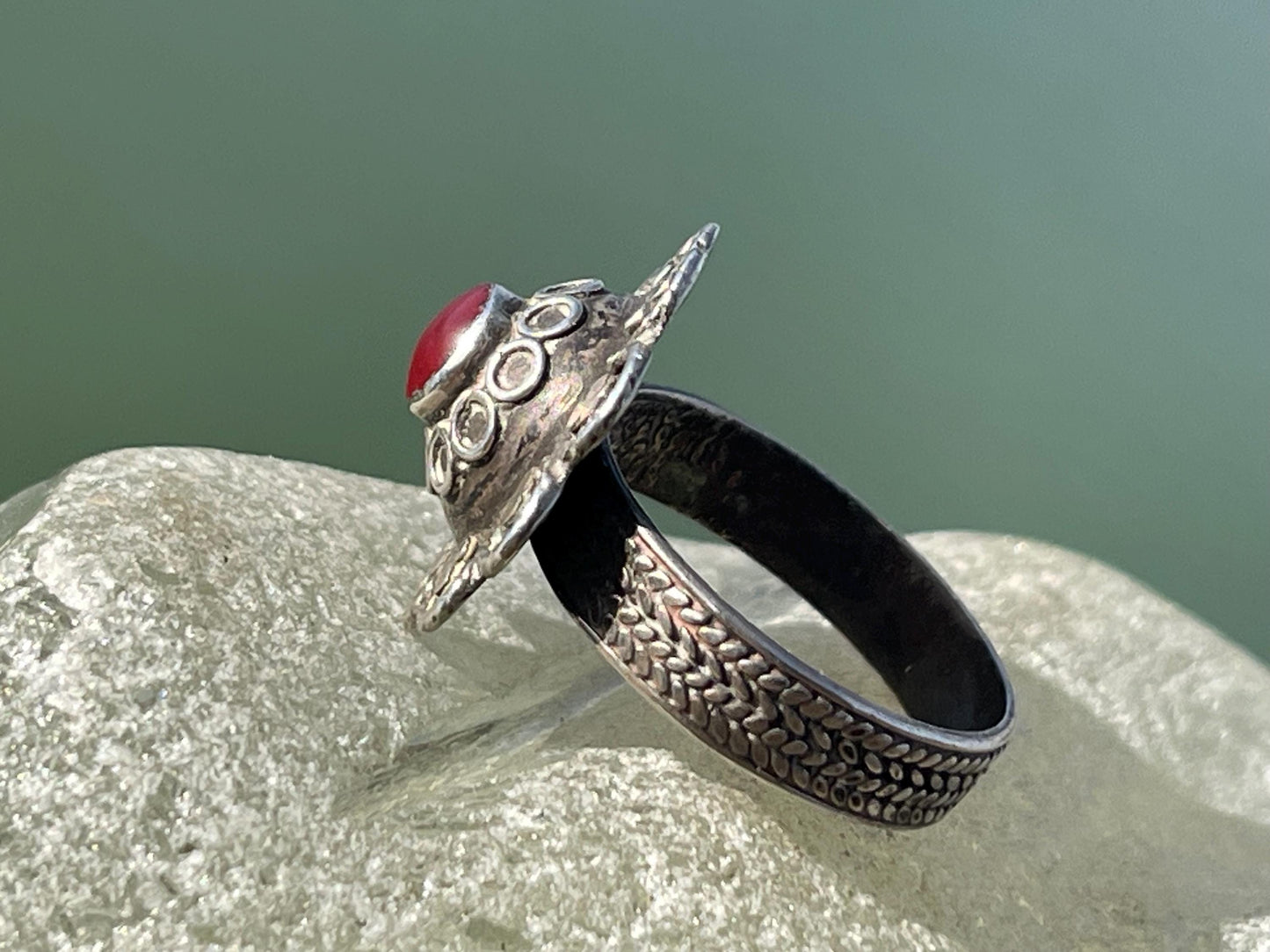 Fabulous vintage flower ring, silver & red ring, boho vintage jewellery, ethical jewellery, gypsy ring. Gypsy jewellery, statement jewellery