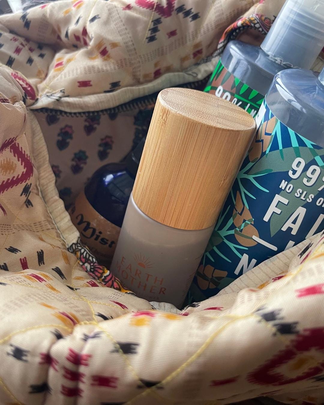 Large zip up recycled wash bag with 4 internal pockets. Wide range of colours. Made from recycled saris. Eco friendly wash bags.