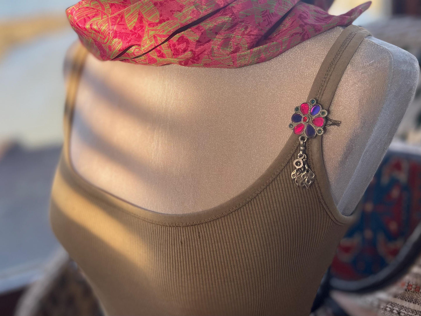 Unusual vintage tie clip / brooch, vintage jewellery, retro jewellery, eco friendly gifts, ethical jewellery, flower pin. Flower tie pin.