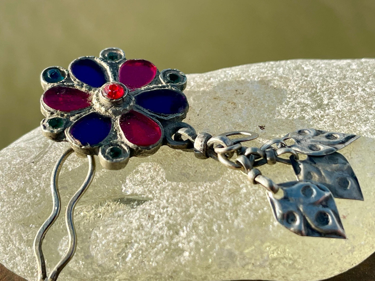 Unusual vintage tie clip / brooch, vintage jewellery, retro jewellery, eco friendly gifts, ethical jewellery, flower pin. Flower tie pin.