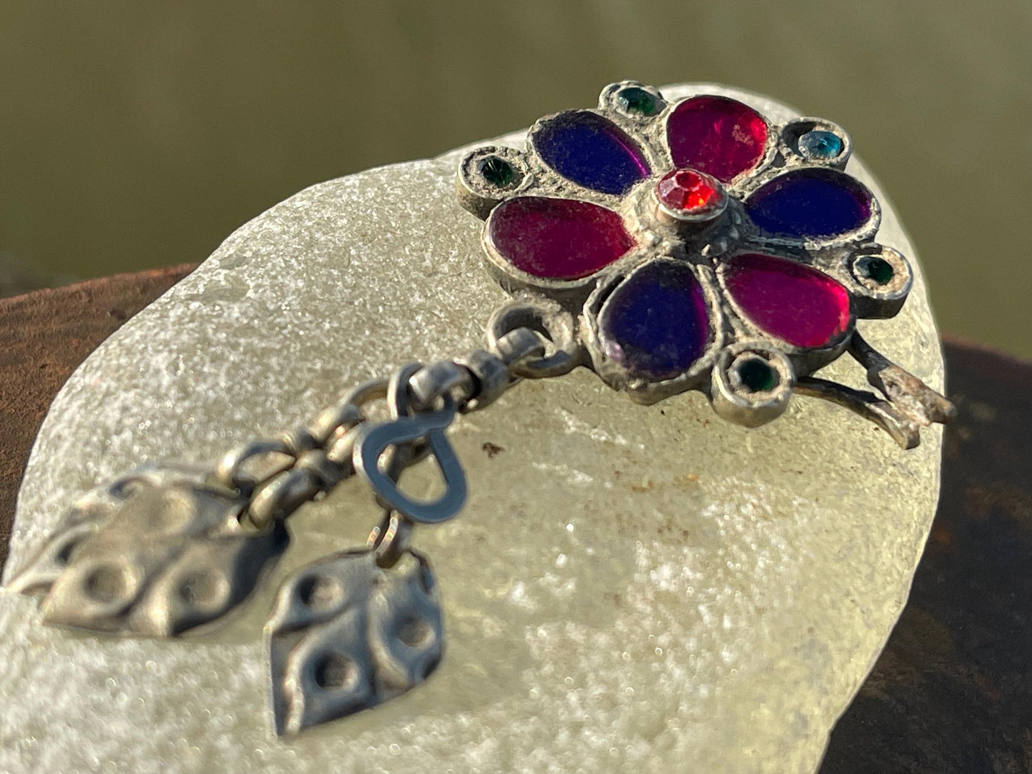 Unusual vintage tie clip / brooch, vintage jewellery, retro jewellery, eco friendly gifts, ethical jewellery, flower pin. Flower tie pin.