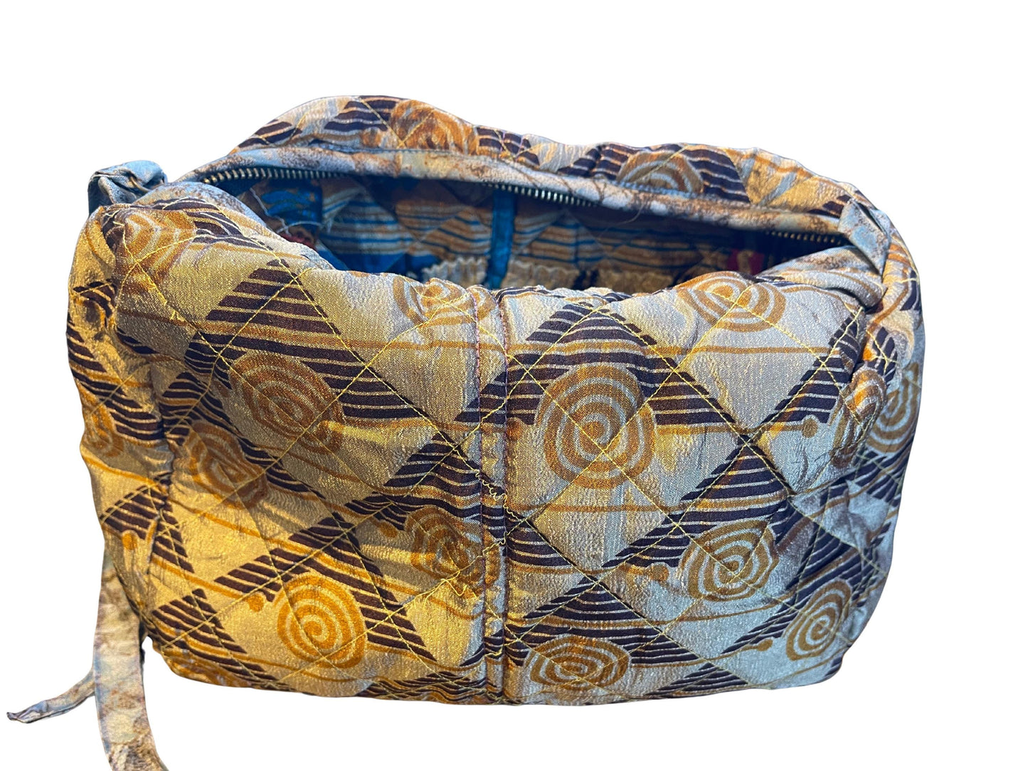Large zip up recycled wash bag with 4 internal pockets. Wide range of colours. Made from recycled saris. Eco friendly wash bags.