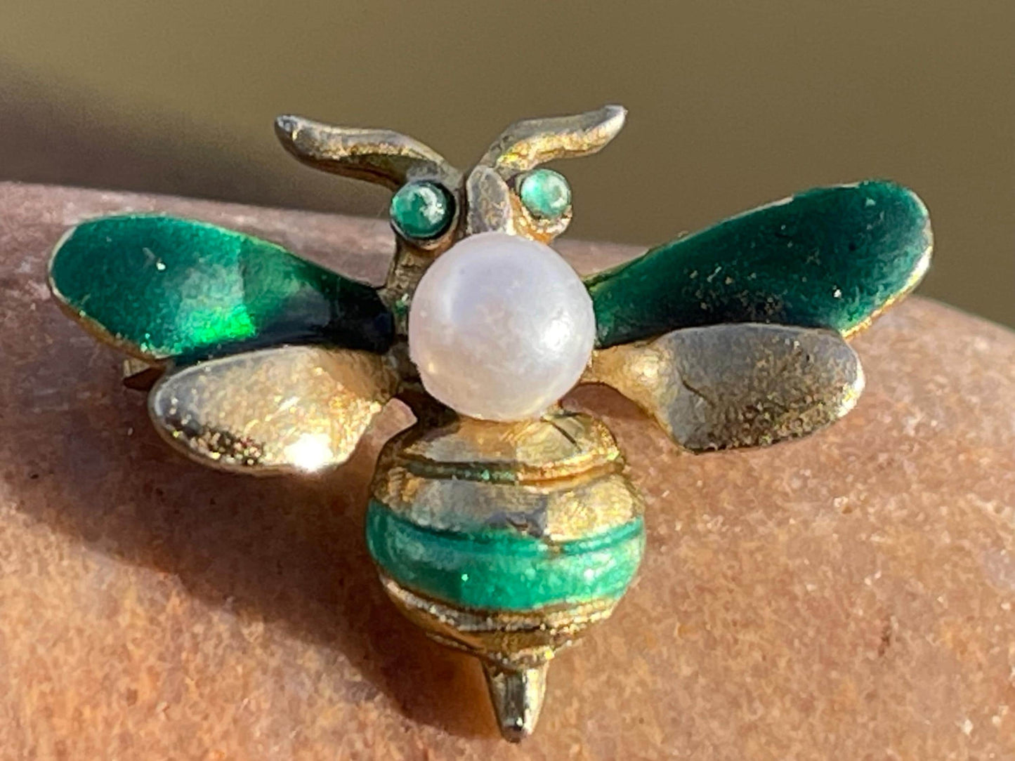 Bee brooch, vintage brooch, vintage jewellery, retro jewellery, eco friendly gift for her, ethical jewellery, bee pin. Insect brooch.