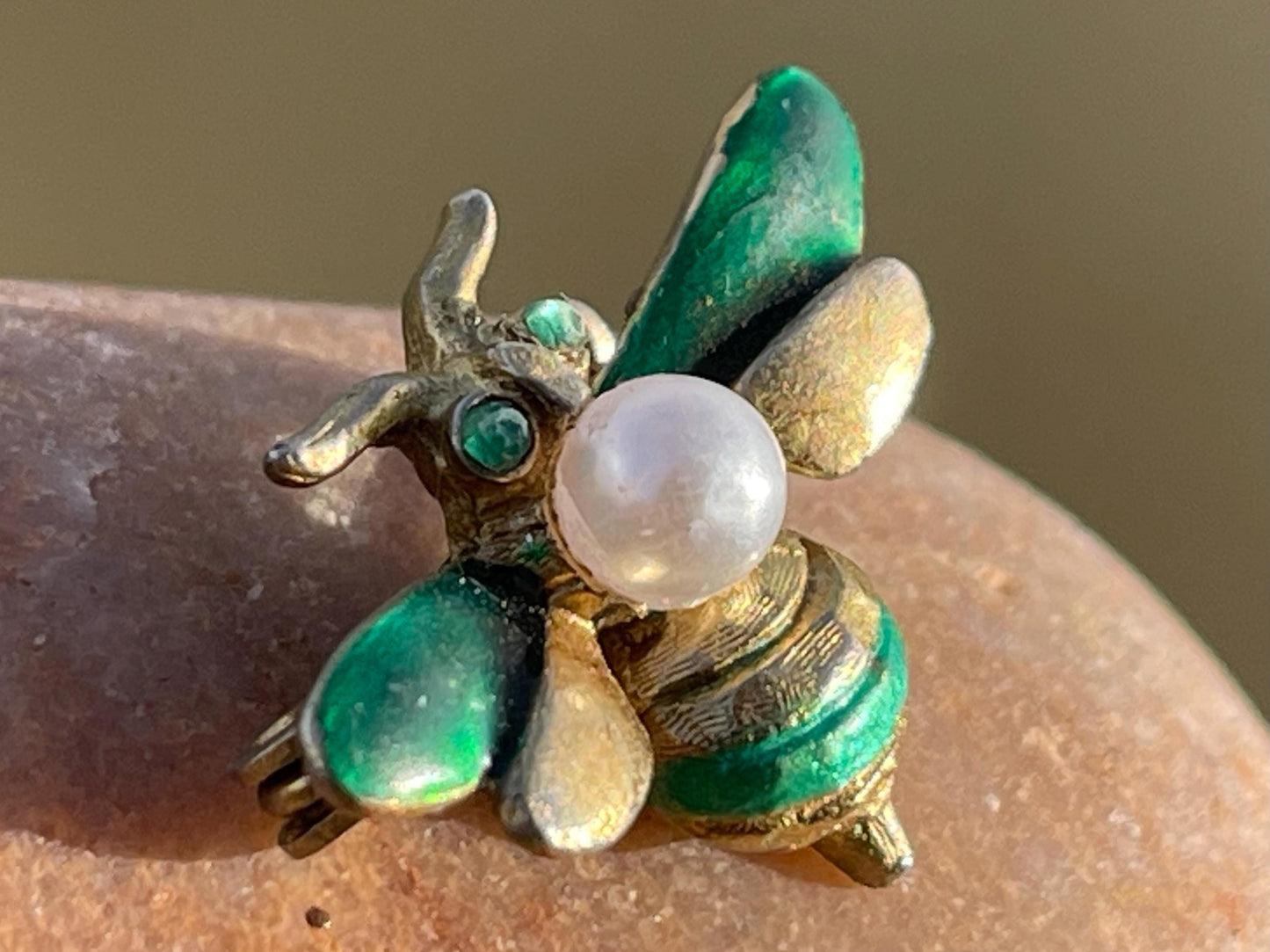 Bee brooch, vintage brooch, vintage jewellery, retro jewellery, eco friendly gift for her, ethical jewellery, bee pin. Insect brooch.