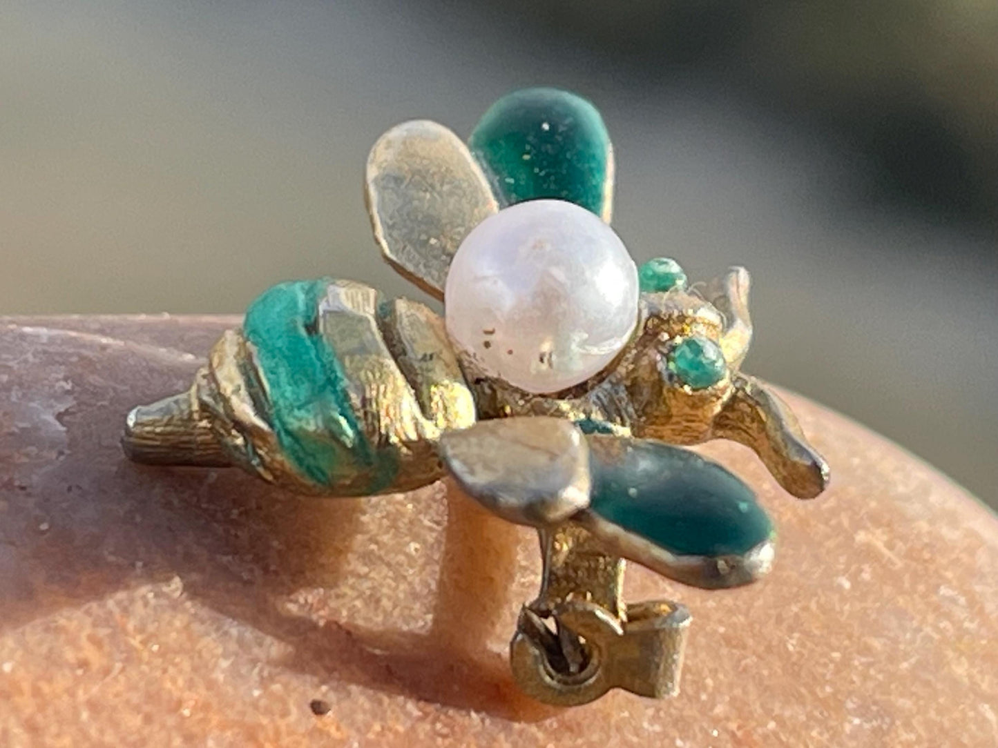 Bee brooch, vintage brooch, vintage jewellery, retro jewellery, eco friendly gift for her, ethical jewellery, bee pin. Insect brooch.