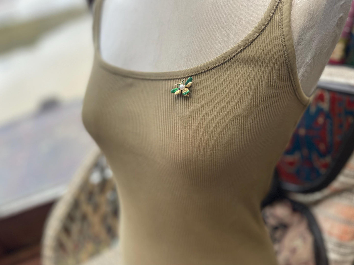 Bee brooch, vintage brooch, vintage jewellery, retro jewellery, eco friendly gift for her, ethical jewellery, bee pin. Insect brooch.