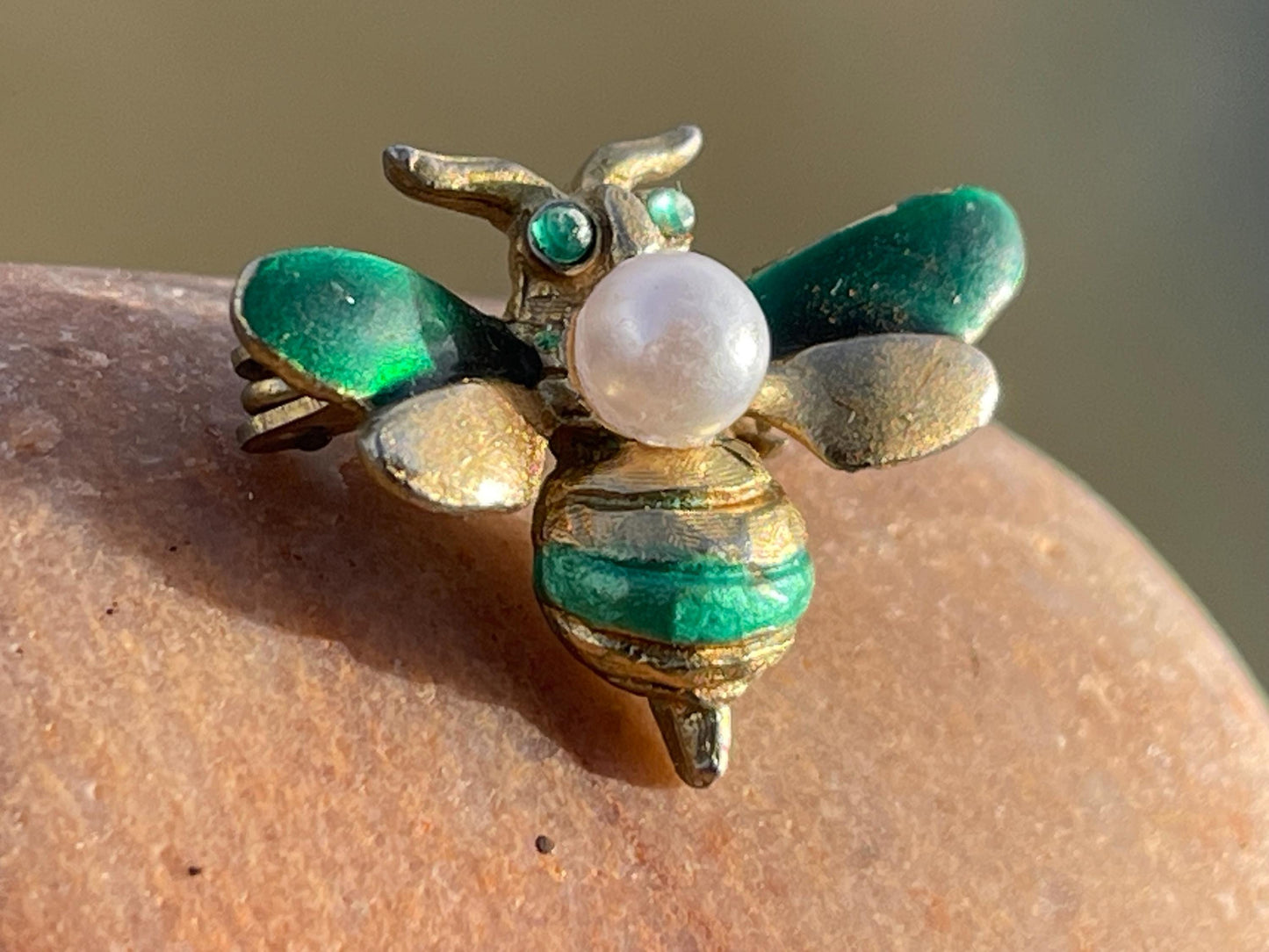 Bee brooch, vintage brooch, vintage jewellery, retro jewellery, eco friendly gift for her, ethical jewellery, bee pin. Insect brooch.