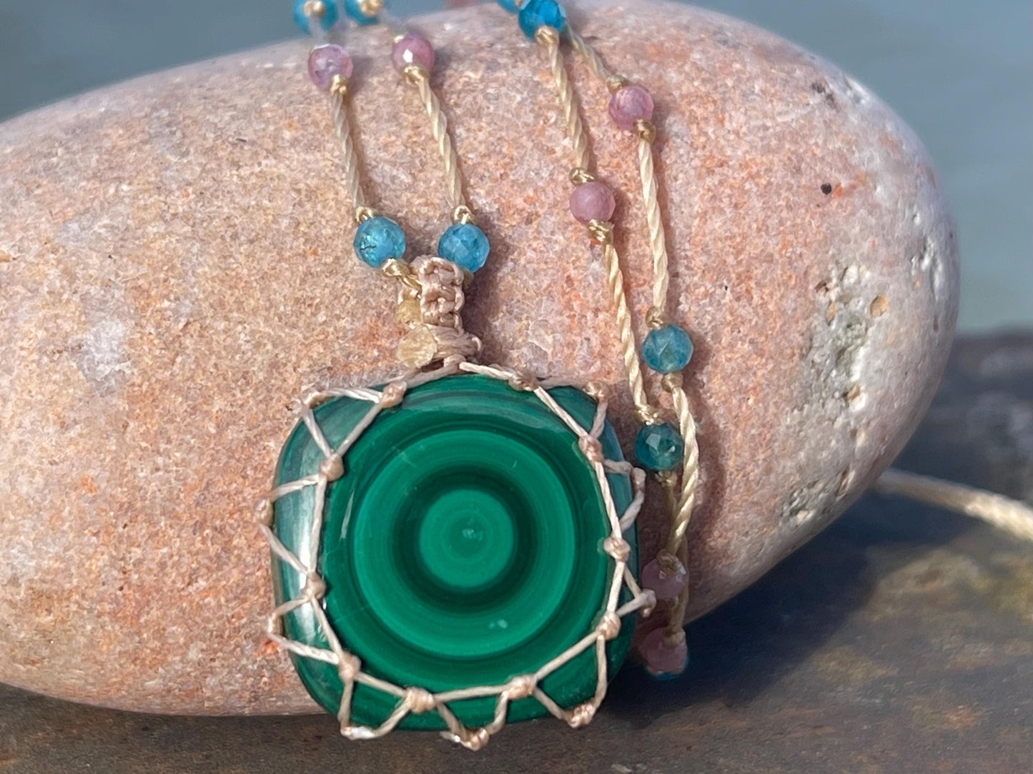 Stunning macrame malachite necklace, malachite pendant, green gemstone, Handmade gemstone necklace, boho gift for her. Macrame jewellery.