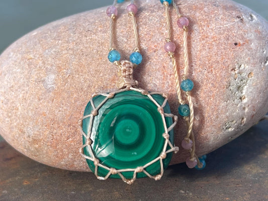 Stunning macrame malachite necklace, malachite pendant, green gemstone, Handmade gemstone necklace, boho gift for her. Macrame jewellery.