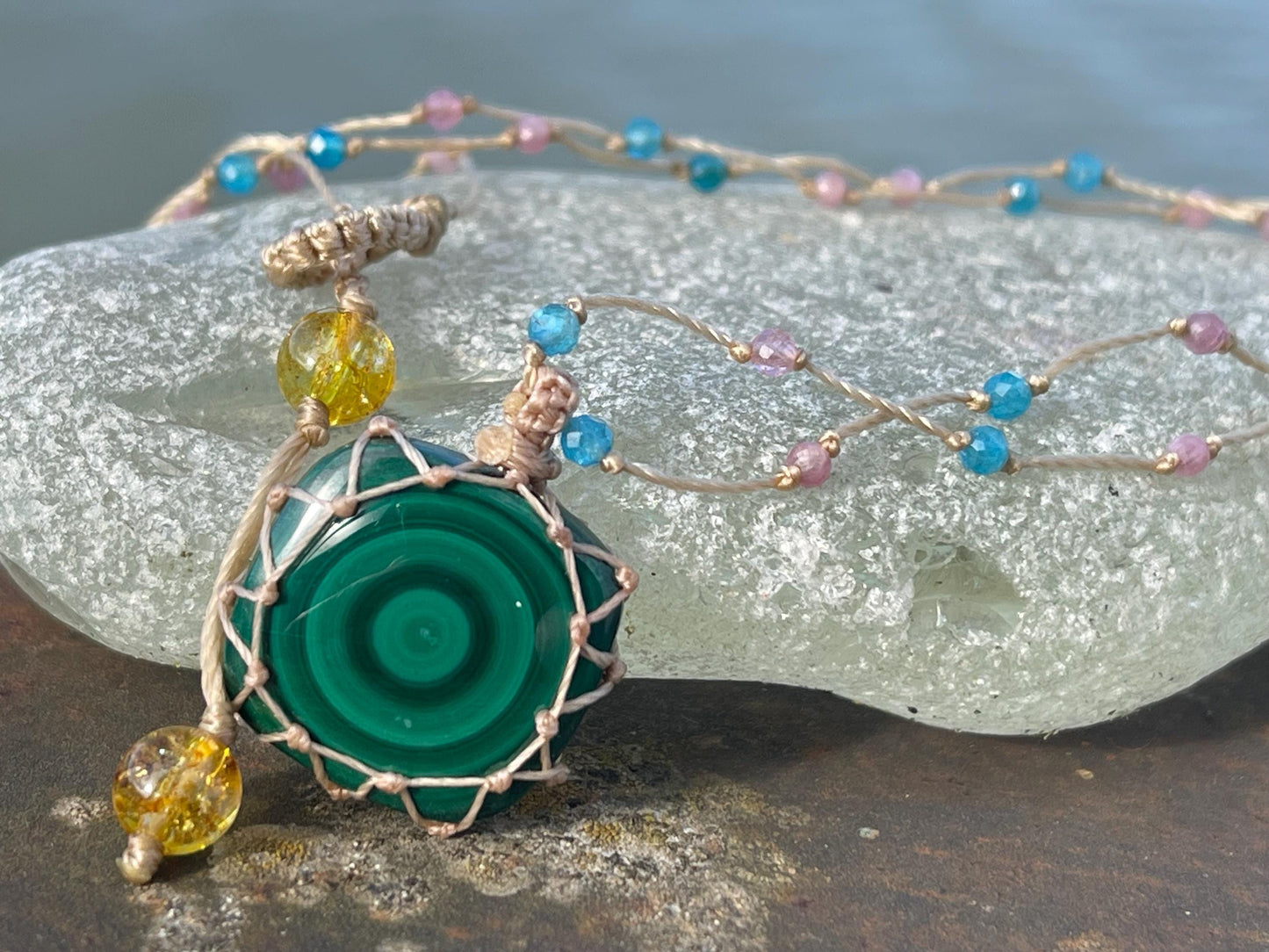 Stunning macrame malachite necklace, malachite pendant, green gemstone, Handmade gemstone necklace, boho gift for her. Macrame jewellery.