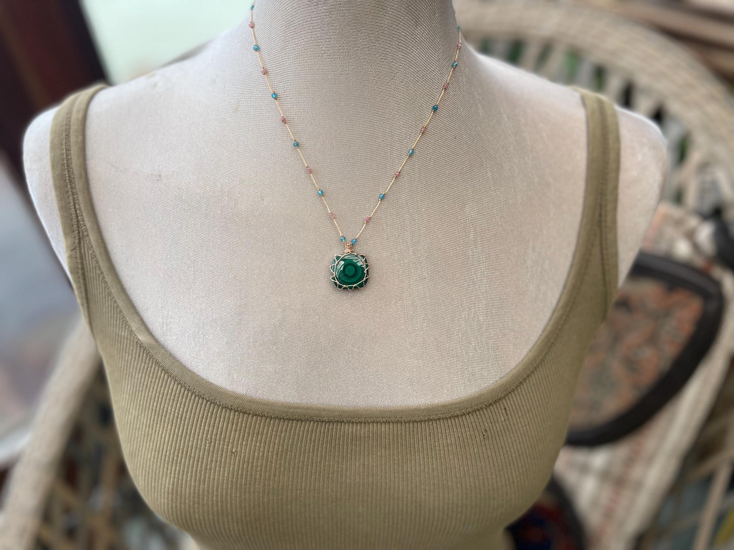 Stunning macrame malachite necklace, malachite pendant, green gemstone, Handmade gemstone necklace, boho gift for her. Macrame jewellery.