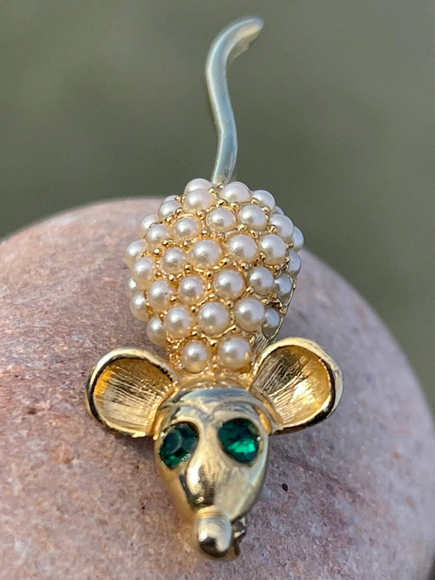 Mouse brooch, vintage brooch, vintage jewellery, retro jewellery, eco friendly gift for her, ethical jewellery, mouse jewellery
